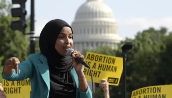 Congresista Ilhan Omar califica de intimidación política allanamiento de su residencia en EE.UU.