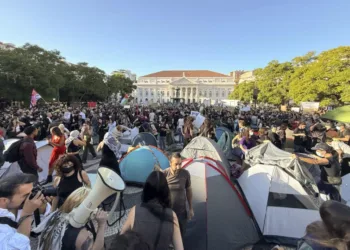Manifestaciones y cargas policiales en Portugal por la crisis de vivienda y el costo de vida