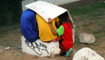Casi 26.000 niños migrantes afrontan crisis legal en EE.UU por recorte de fondos de Trump