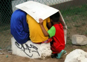 Casi 26.000 niños migrantes afrontan crisis legal en EE.UU por recorte de fondos de Trump