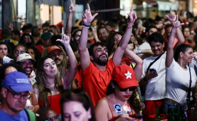 Lula da Silva y Flávio Bolsonaro irán a segunda vuelta en Brasil