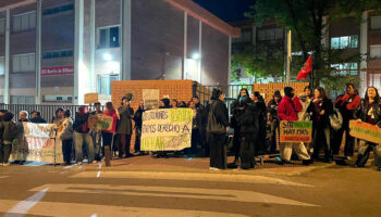 Los estudiantes del CIFP Barrio de Bilbao comienzan una acampada en la puerta del centro en solidaridad con la huelga educativa